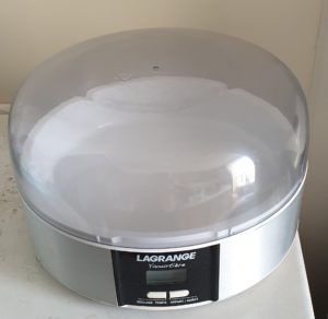 This image has an empty alt attribute; its file name is yogurt_maker-300x292.jpg